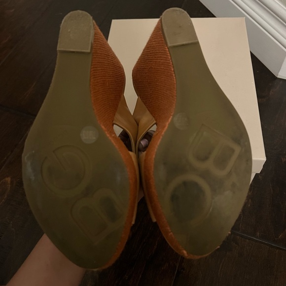 BCBG wedge heel - Picture 3 of 3